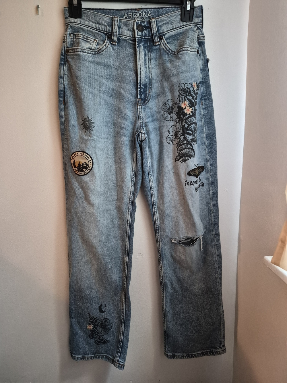 Arizona Jean Company Light Blue Embroidered Patch High-Rise Jeans